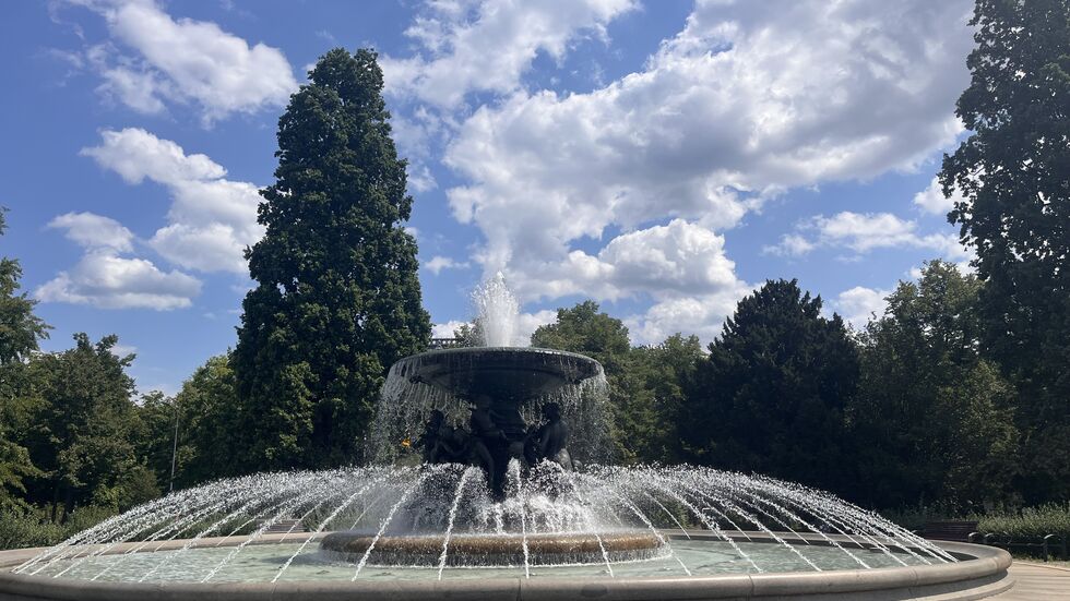 Bleibt still: Einer der beiden großen Brunnen am Albertplatz. Bleibt still: Einer der beiden großen Brunnen am Albertplatz.