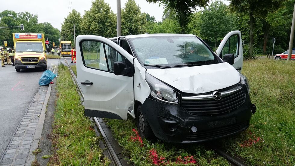 Für den Motorradfahrer kam jede Hilfe zu spät - der Opelfahrer blieb unverletzt.