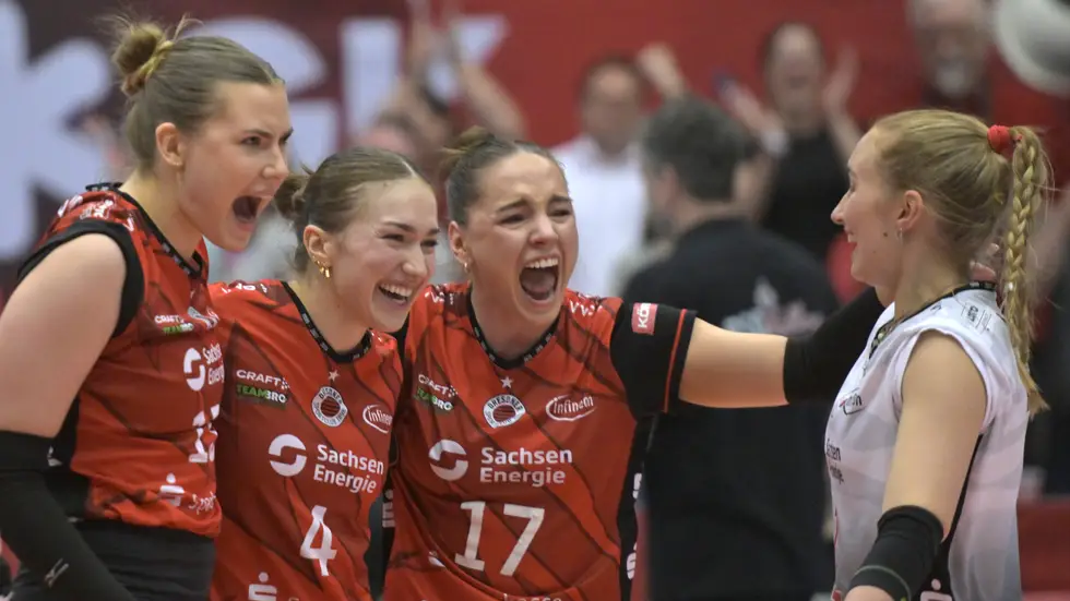 Die DSC Volleys freuen sich über den Finaleinzug