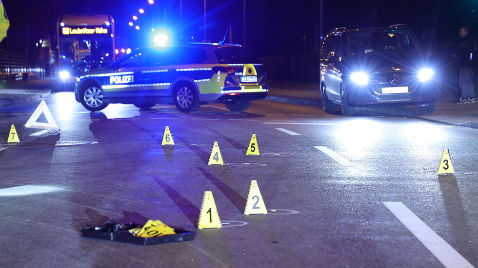 Auf der B6 in Cossebaude ist am Dienstagabend ein Mann von einem Auto erfasst worden Auf der B6 in Cossebaude ist am Dienstagabend ein Mann von einem Auto erfasst worden