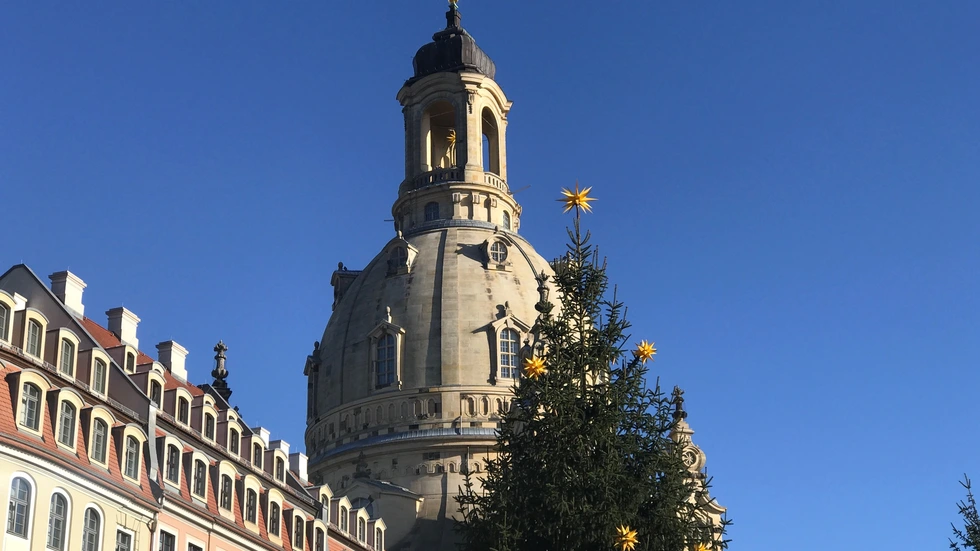 Der Markt auf dem Neumarkt wurde schon abgebaut. Foto: Rocco Reichel Der Markt auf dem Neumarkt wurde schon abgebaut. Foto: Rocco Reichel