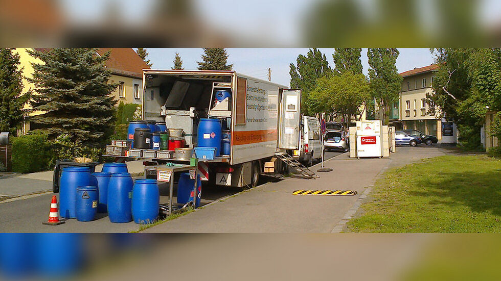 Das Schadstoffmobil in Dresden. (Archivbild) Das Schadstoffmobil in Dresden. (Archivbild)