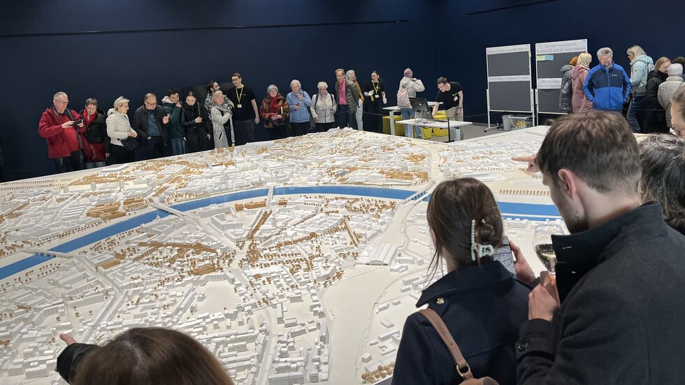 Das Dresdner Stadtmodell ist aus dem World Trade Center ins Stadtforum umgezogen und weckte viel Interesse