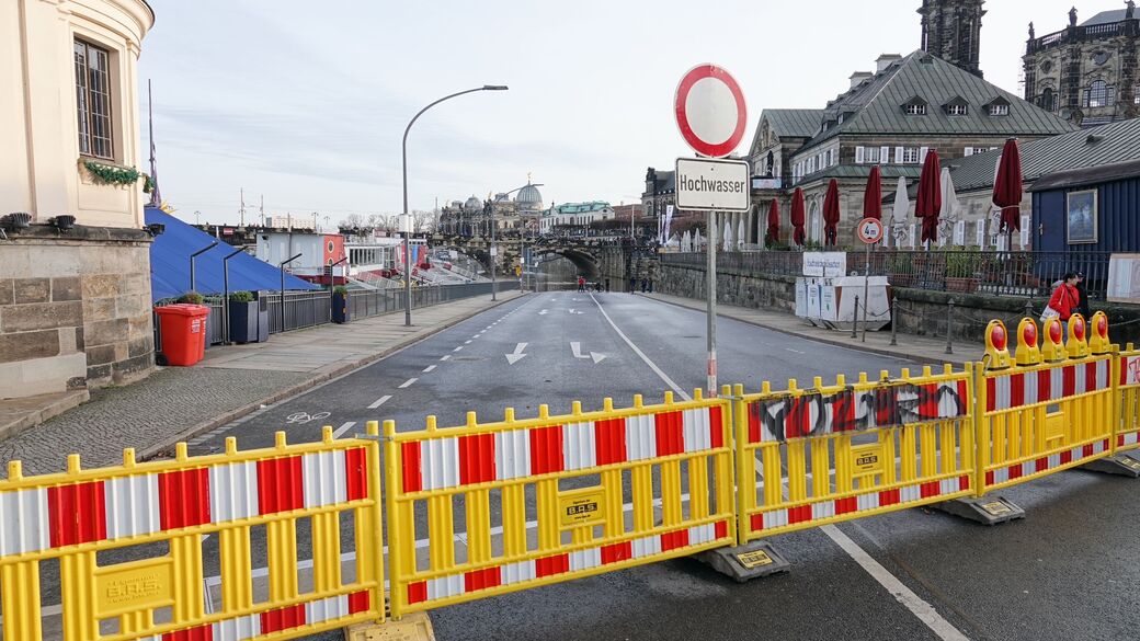 Hochwasser Elbe in Dresden {27.12.23)