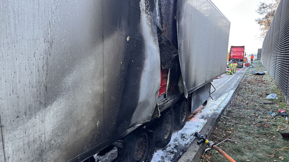 Der Brand wurde schnell gelöscht, die Ladung konnte jedoch nicht gerettet werden. Der Brand wurde schnell gelöscht, die Ladung konnte jedoch nicht gerettet werden.