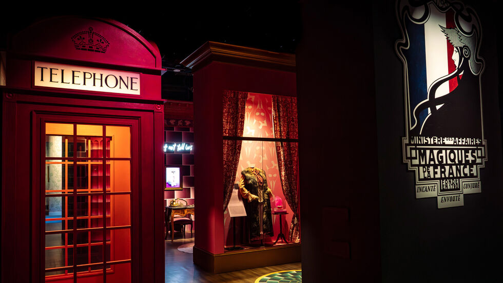 Hereinspaziert ins Zaubereiministerium! Galerien wie diese gibt es in der Erlebnis-Welt zu bestaunen. Hereinspaziert ins Zaubereiministerium! Galerien wie diese gibt es in der Erlebnis-Welt zu bestaunen.