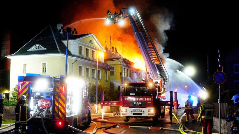 Das Feuer hatte die alte Fabrik nahezu vollständig zertsört 