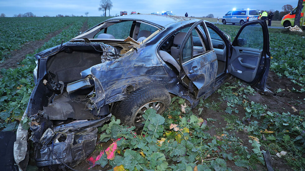 Bei dem Unfall auf der B98 nahe Lampertswalde wurden vier Menschen verletzt