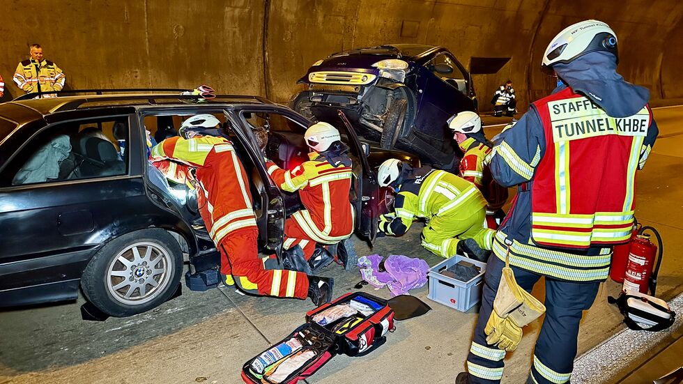 Rettungskräfte haben einen Notfall geprobt. Rettungskräfte haben einen Notfall geprobt.