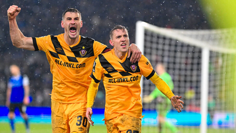 Stefan Kutschke und Torschütze Niklas Hauptmann jubeln über den Auswärtssieg in Bielefeld Stefan Kutschke und Torschütze Niklas Hauptmann jubeln über den Auswärtssieg in Bielefeld