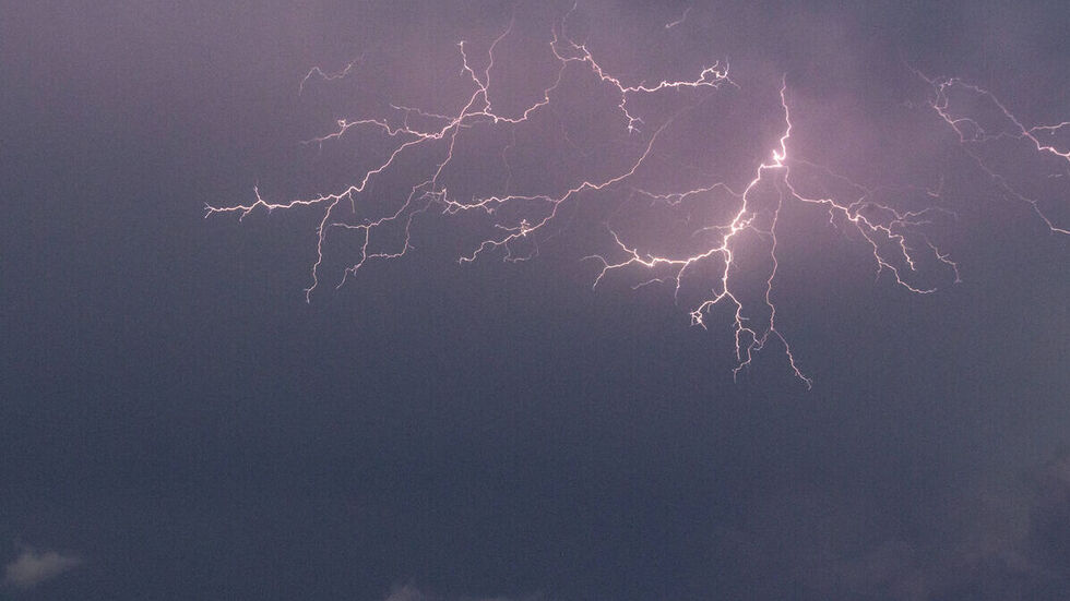 Bis zu 100 Blitze pro Minute haben die Nacht erhellt. Bis zu 100 Blitze pro Minute haben die Nacht erhellt.