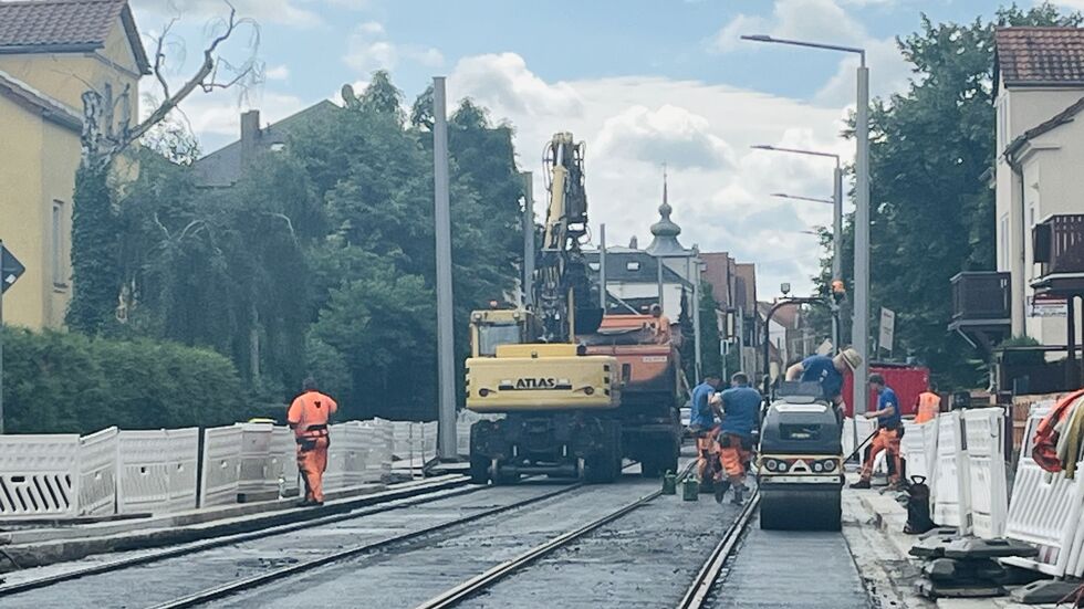 Bis zu 60 Bauarbeiter sind zeitgleich auf der Großbaustelle zu Gange