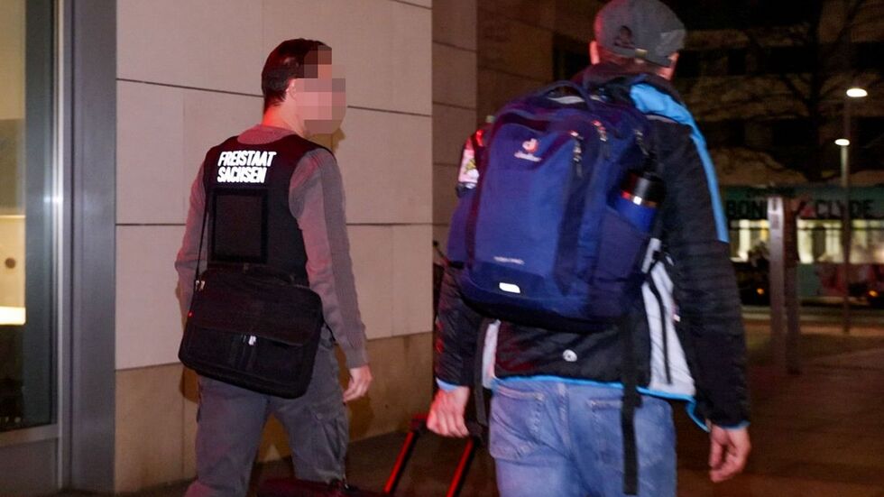 Steuerfahndung, Zoll und Polizei filzten auch Cáfes und Restaurants in der Dresdner Altstadt und in Bühlau Steuerfahndung, Zoll und Polizei filzten auch Cáfes und Restaurants in der Dresdner Altstadt und in Bühlau