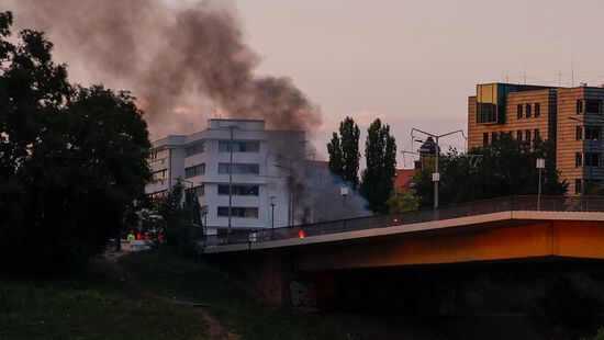 Ein Blick auf die erste Sprengung an der Carolabrücke.