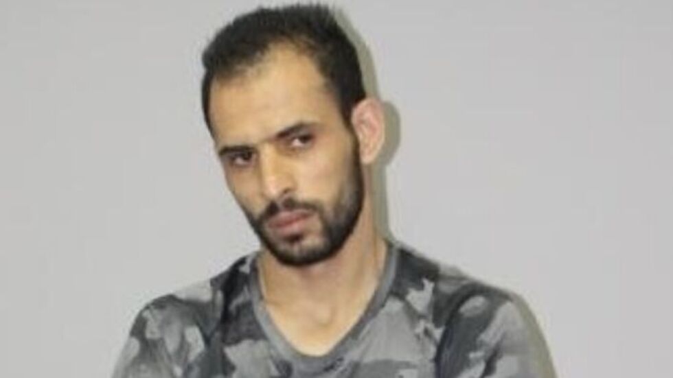 Wenn Sie diesen Mann sehen, bitte sofort die Polizei alarmieren.