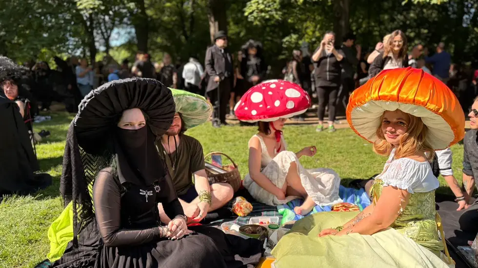 Laura Tintling, Simon Saftling, Lilith Fliegenpilz und Peggy Helmling: Auch Pilze aus dem viktorianischen Zeitalter haben ihren Weg in den Clara-Zetkin-Park gefunden.