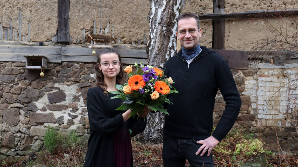 Anne Herpertz gratuliert Martin Schulte-Wissermann zur Wahl