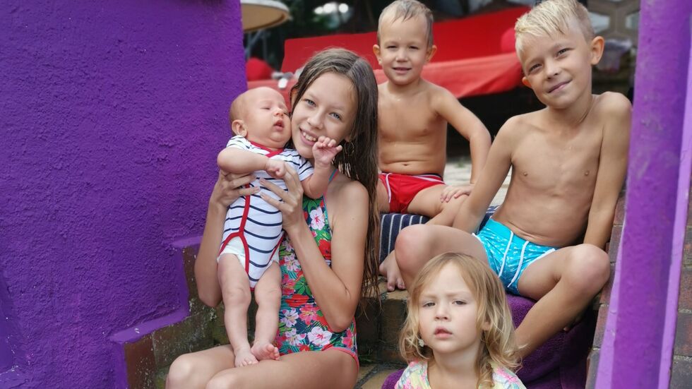 Die fünf Kinder der Familie waren stets gern in dem Garten, sagen die russischen Eltern. Die fünf Kinder der Familie waren stets gern in dem Garten, sagen die russischen Eltern.