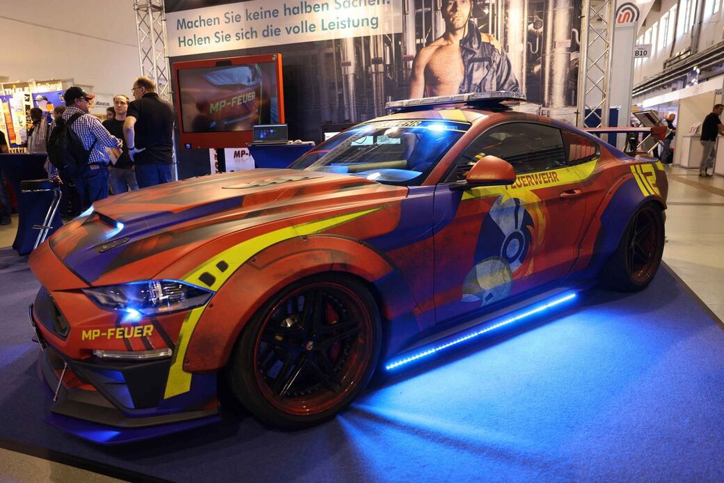 ... gibt es auch zahlreiche Fahrzeuge zu bestaunen.