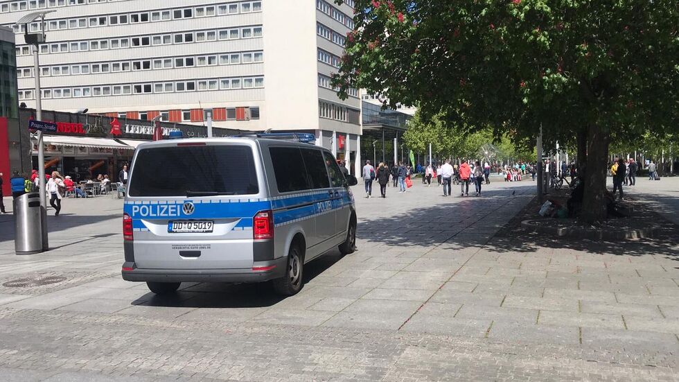 Wird künftig noch öfter auf der Prager Straße zu sehen sein: Die Dresdner Polizei.
