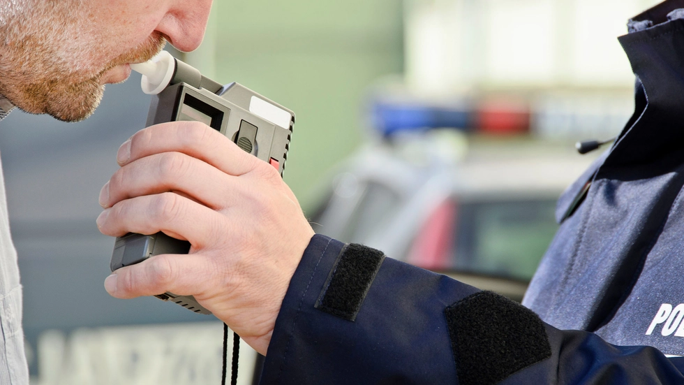 Das war deutlich: Ein 49-Jähriger verursachte mit seinem Auto - und viel Alkohol im Blut - einen Unfall. (Symbolbild)