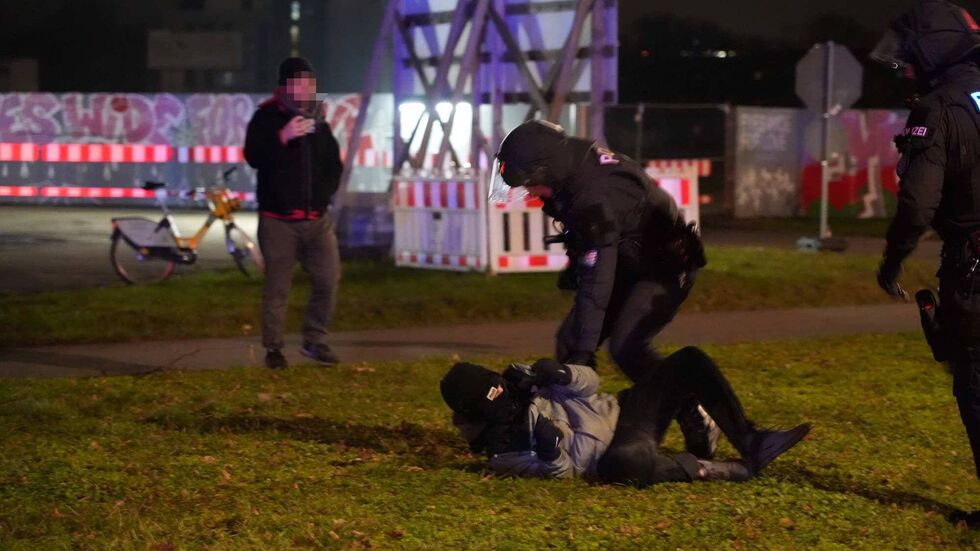 Zuviel Gewalt? Am Vorgehen der Dresdner Polizei gibt es starke Kritik. 