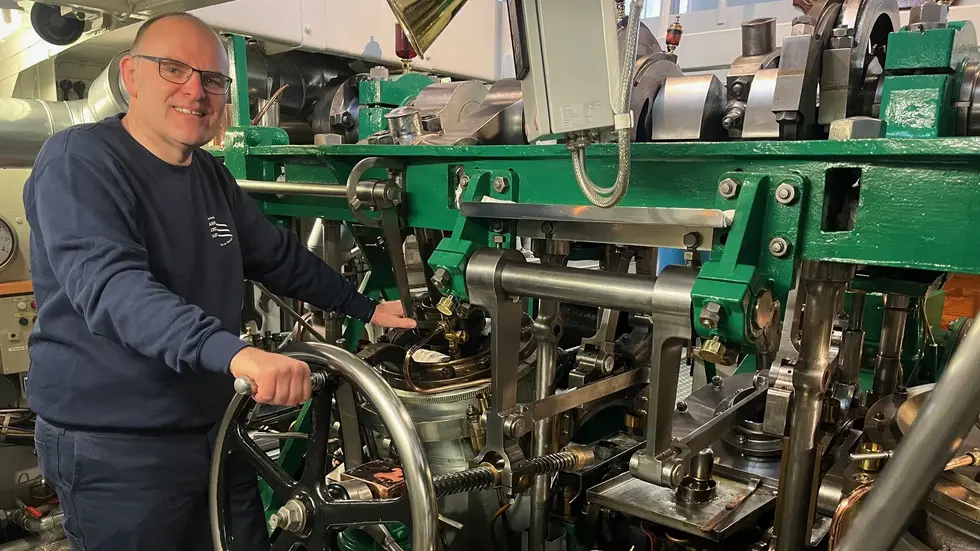 Michael Kaiser ist seit 30 Jahren bei der Weißen Flotte. Der Maschinist hält den Dampfer "Wehlen" auf Trab