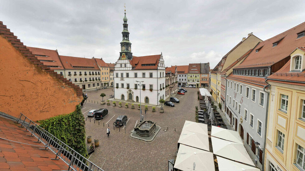 Der Pirnaer Marktplatz mit Rathausturm. (Archivbild)