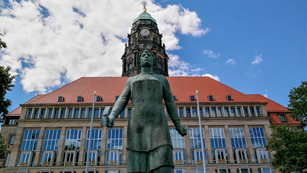 Im Dresdner Rathaus werden wieder Fundsachen versteigert.