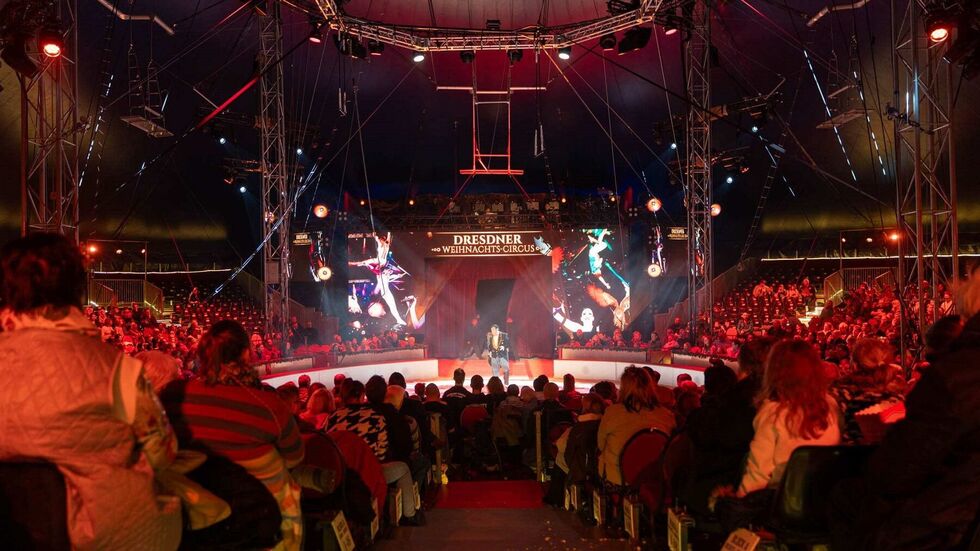 Der Weihnachtszirkus spielt seit Freitag wieder Der Weihnachtszirkus spielt seit Freitag wieder