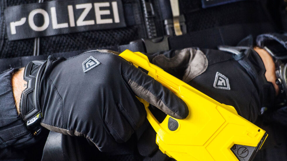 So sehen Distanz-Elektro-Impulsgeräte, kurz Taser, aus, die die sächsischen Polizei bald bekommen soll