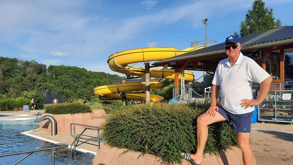 Jürgen Fischer hat das Freibad Dorfhain im Blick Jürgen Fischer hat das Freibad Dorfhain im Blick