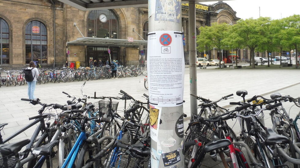 Zwischen dem 19. und 23. Juni dürfen Fahrräder an Teilen der Abstellfläche am Bahnhof Neustadt nicht abgestellt werden.