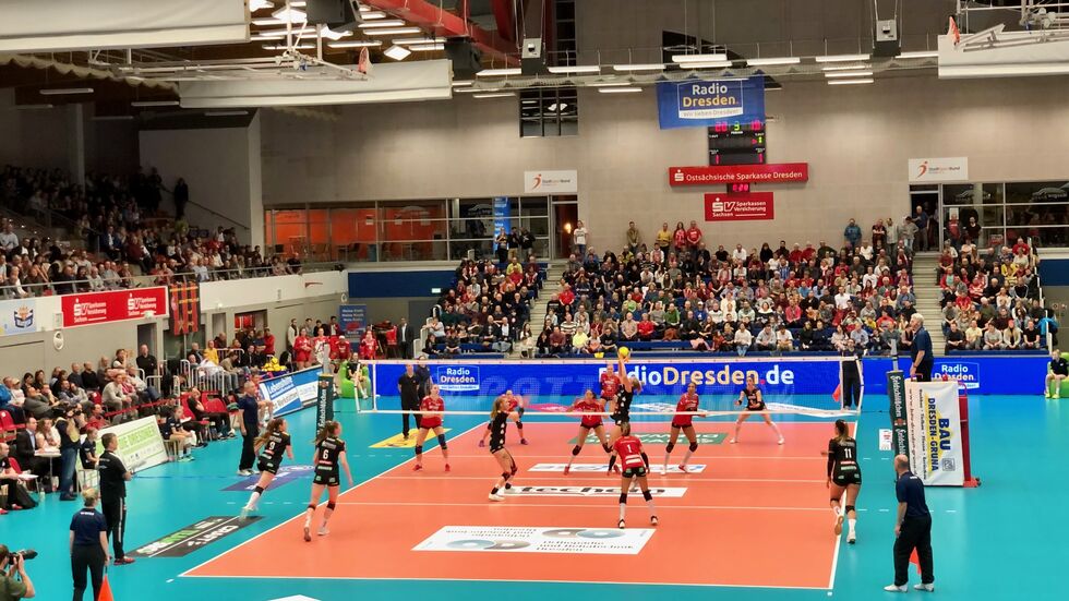 Die DSC-Volleyballerinnen verlieren in der Bundesliga knapp gegen Vilsbiburg, Foto: (c) Redaktion  Die DSC-Volleyballerinnen verlieren in der Bundesliga knapp gegen Vilsbiburg, Foto: (c) Redaktion