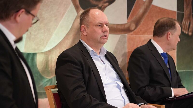 Oberbürgermeister Dirk Hilbert bei der Diskussion.