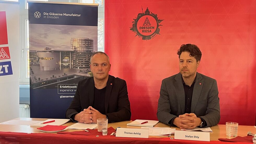 Manufaktur-Betriebsratschef Thomas Aehlig (li.) und Stefan Ehly von der IG Metall stellen ihre Pläne für die Manufaktur vor Manufaktur-Betriebsratschef Thomas Aehlig (li.) und Stefan Ehly von der IG Metall stellen ihre Pläne für die Manufaktur vor
