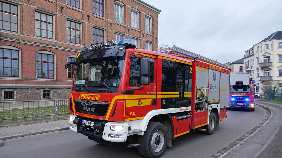 Die Feuerwehr vor Ort. Die Feuerwehr vor Ort.