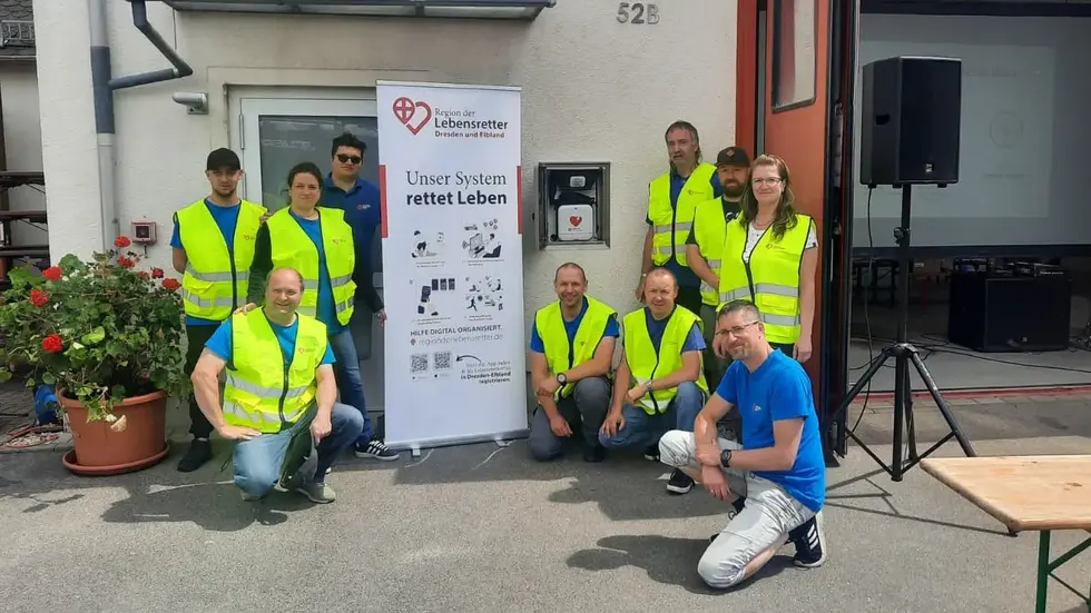 Der Defibrillator befindet sich direkt am Gerätehaus der Feuerwehr Der Defibrillator befindet sich direkt am Gerätehaus der Feuerwehr