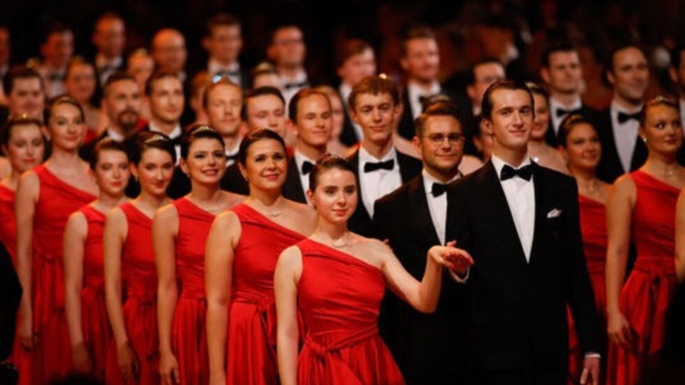 Die Debütantinnen und Debütanten eröffneten den Semperopernball 2026.