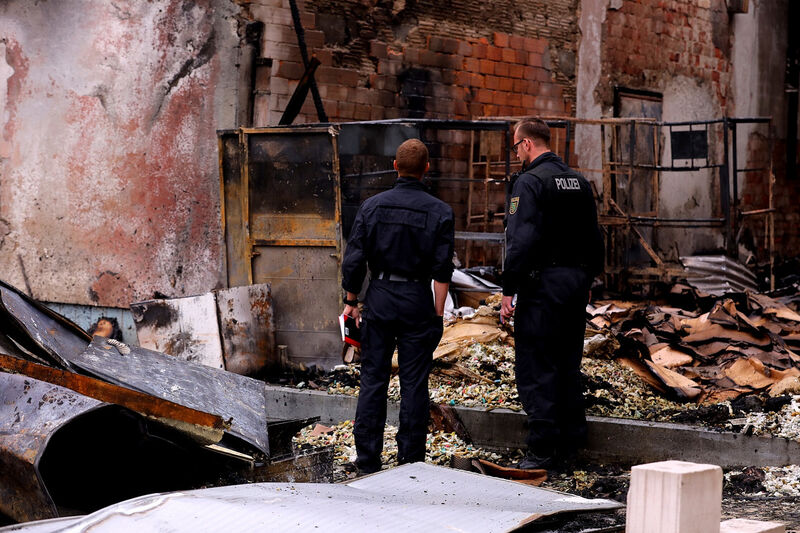 Am Montagmorgen hat die Spurensuche begonnen. Möglicherweise wurde das Feuer fahrlässig verursacht. (Foto: T. Plunert)