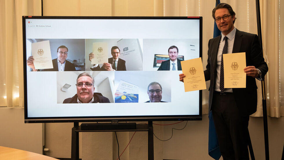 Da aufgrund der Pandemiebeschränkungen kein persönliches Treffen möglich war, gab es die Scheckübergabe virtuell. Da aufgrund der Pandemiebeschränkungen kein persönliches Treffen möglich war, gab es die Scheckübergabe virtuell.