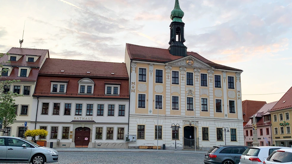 In einem Großteil der Radeberger Innenstadt gilt nun Tempo-Limit 20. (Archivbild)