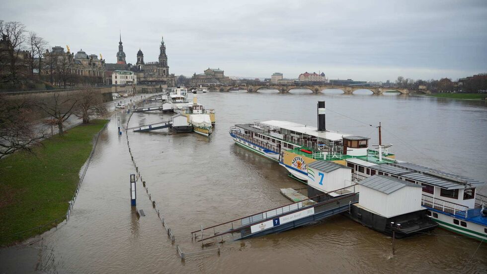 Die Anlegestelle der Dampfer ist überschwemmt.