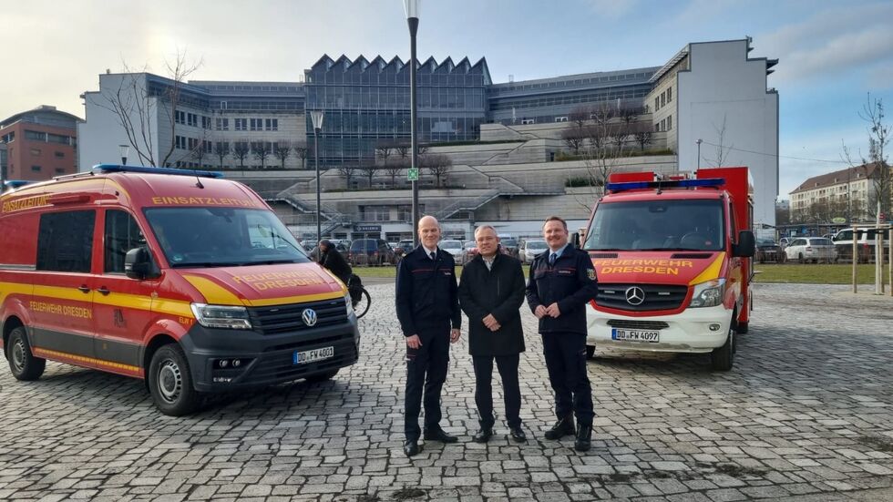 Michael Katzsch, Leiter vom Amt für Brand und Katastrophenschutz, Sicherheitsbürgermeister Jan Pratzka und Feuerwehrsprecher Michael Klahre