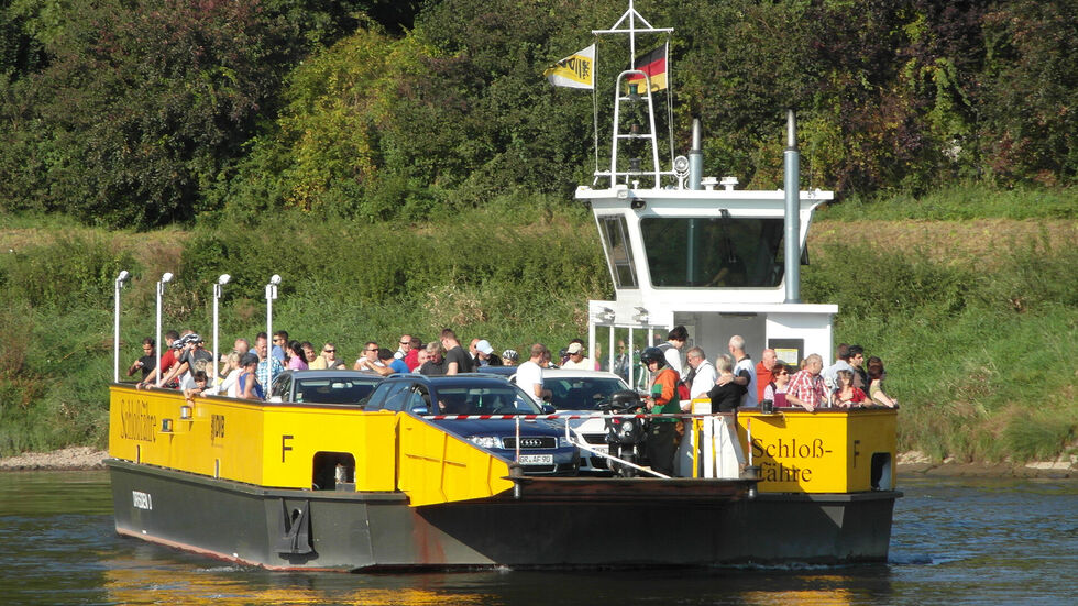 Die Schlossfähre zwischen Kleinzschachwitz und Pillnitz. (Archivbild)