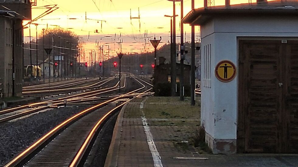 Gleisanlagen am Bahnhof Hoyerswerda. Bislang gibt es kein grünes Licht für die Mobilitätsgesellschaft. Fragen sind noch zu klären. Gleisanlagen am Bahnhof Hoyerswerda. Bislang gibt es kein grünes Licht für die Mobilitätsgesellschaft. Fragen sind noch zu klären.