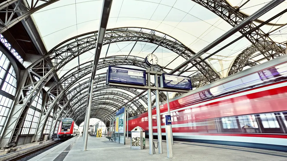 Die S-Bahnen in Dresden sind bis April nur eingeschränkt unterwegs. (Symbolbild) Die S-Bahnen in Dresden sind bis April nur eingeschränkt unterwegs. (Symbolbild)