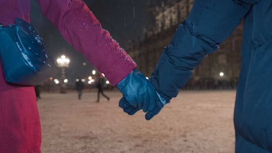 Tausende Menschen fassten sich an die Hand, als sich die Menschenkette um 18 Uhr schloss.