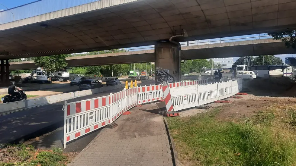 Für Radfahrer und Fußgänger wurde eine Umleitung eingerichtet
