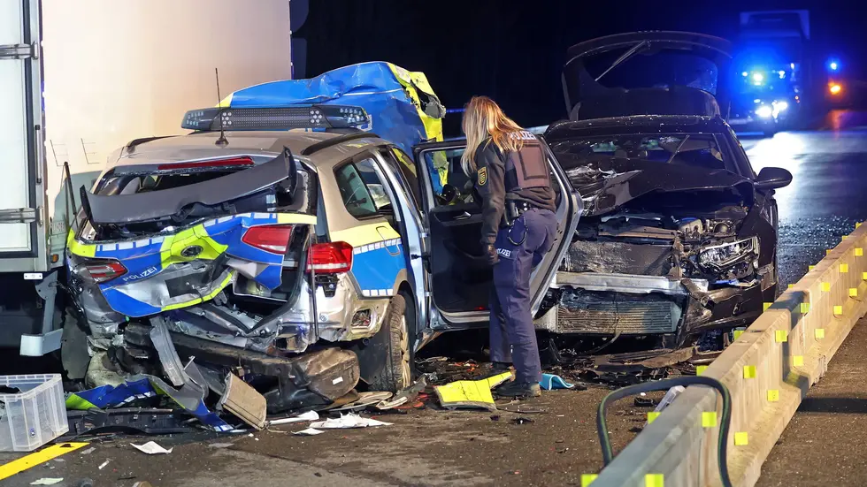 Der Autodieb wurde bei dem Crash leicht verletzt.